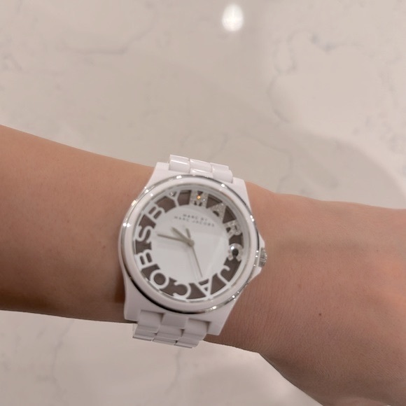 MARC BY MARC JACOBS (MBM4571) WHITE ACRYLIC WATCH - Picture 3 of 8